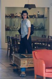 Kendall Jenner Furniture Shopping in West Hollywood - 03.10.2025