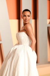 Kim Kardashian’s Minimalist Glam at the 2025 Vanity Fair Oscar Party