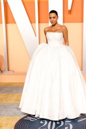 Kim Kardashian’s Minimalist Glam at the 2025 Vanity Fair Oscar Party