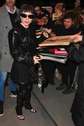 Lady Gaga Stuns in Leather at SNL Rehearsal Signing 03.07.2025 