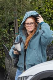 Madelaine Petsch’s LA Coffee Run Style, 03.05.2025