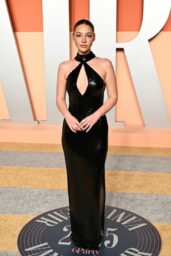 Madelyn Cline’s Effortless Edge at Vanity Fair Oscars Party 2025