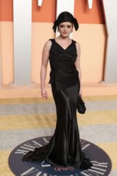 Maisie Williams Stuns at Vanity Fair Oscar 2025 Party