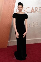 Margaret Qualley at the Oscars 2025 Red Carpet