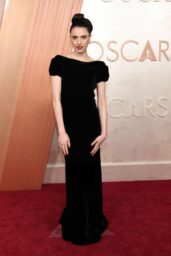 Margaret Qualley at the Oscars 2025 Red Carpet