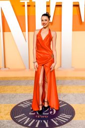 Margaret Qualley’s Timeless Elegance at Vanity Fair Oscar Party 2025