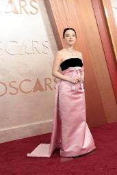 Mikey Madison’s Old Hollywood Glamour at 2025 Oscars