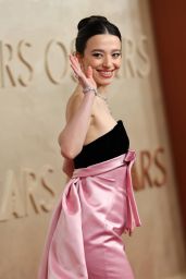 Mikey Madison’s Old Hollywood Glamour at 2025 Oscars