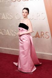 Mikey Madison’s Old Hollywood Glamour at 2025 Oscars