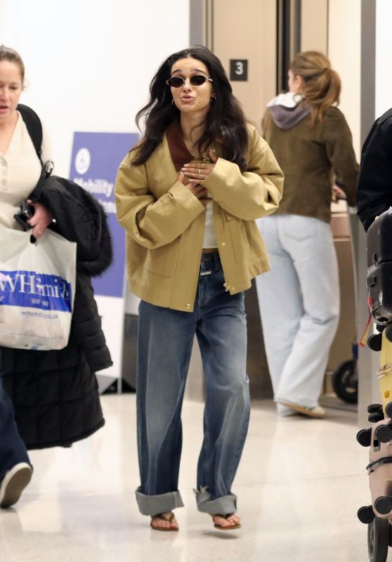 Rachel Zegler’s Airport Style at LAX - 03.14.2025