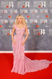 Sabrina Carpenter’s Pink Perfection at the 2025 BRIT Awards