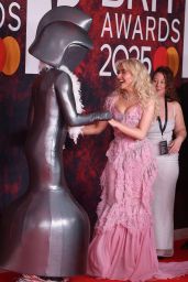 Sabrina Carpenter’s Pink Perfection at the 2025 BRIT Awards