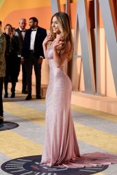 Sydney Sweeney’s Pink Miu Miu Gown Steals the Show at Vanity Fair Oscar Party