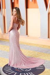 Sydney Sweeney’s Pink Miu Miu Gown Steals the Show at Vanity Fair Oscar Party