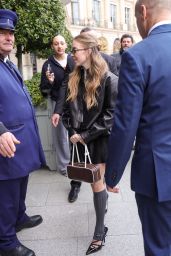 Sydney Sweeney Turns Heads at Ritz Hotel Paris 03.11.2025