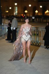 Taylor Hill’s Louvre Diner Glam Wows Paris - 03.04.2025