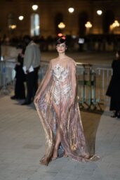 Taylor Hill’s Louvre Diner Glam Wows Paris - 03 04 2025