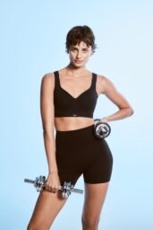 Taylor Hill Unveils Victoria Secret Max Sports Bra