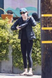 Lauren Graham Lunches Casually with Friend in Los Angeles