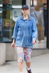 Leelee Sobieski Spotted in Casual Street Style in NYC 04 22 2025