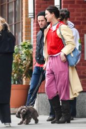 Margaret Qualley and Jack Antonoff Share a Romantic Moment in NYC - 04.16.2025