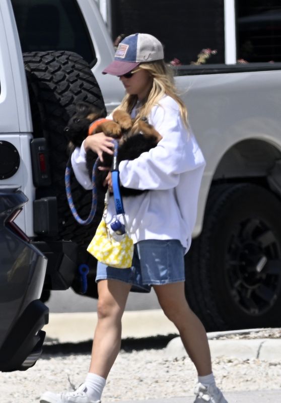 Sydney Sweeney Florida Keys Puppy - 04.19.2025