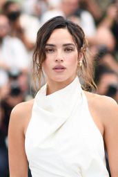 Adria Arjona at Cannes "Splitsville" Photocall 2025