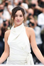 Adria Arjona at Cannes "Splitsville" Photocall 2025