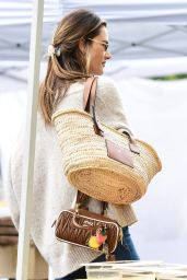 Alessandra Ambrosio’s Casual Chic at Farmer’s Market