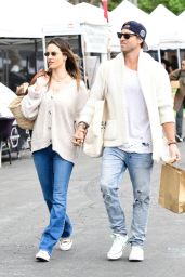 Alessandra Ambrosio’s Casual Chic at Farmer’s Market