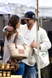 Alessandra Ambrosio’s Casual Chic at Farmer’s Market