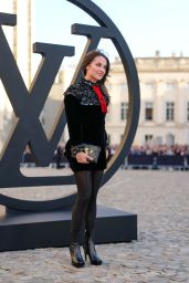 Alicia Vikander Wears Louis Vuitton at Cruise 2026 Avignon