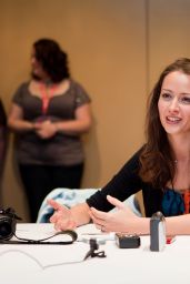 Amy Acker at WonderCon San Diego 2010
