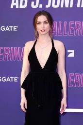 Ana de Armas Debuts 