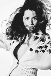Ana de Armas: Effortless Chic for WWD Weekend