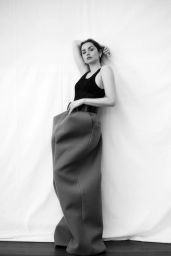 Ana de Armas: Effortless Chic for WWD Weekend