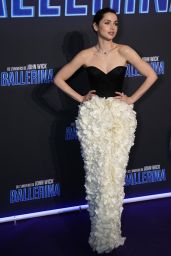 Ana de Armas Louis Vuitton Ballerina Premiere