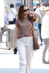 Ana de Armas: New York Casual Chic 05.11.2025