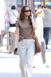 Ana de Armas: New York Casual Chic 05.11.2025