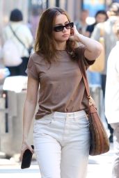 Ana de Armas: New York Casual Chic 05.11.2025