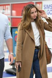 Ana de Armas Travels Through JFK Airport 05.10.2025