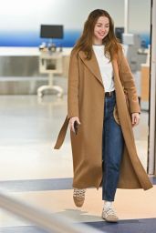 Ana de Armas Travels Through JFK Airport 05.10.2025