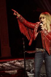 Anastacia Rocks the Stage at O2 Apollo Manchester