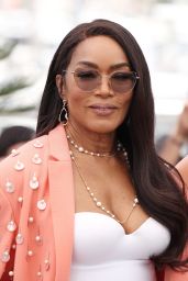 Angela Bassett Promotes 