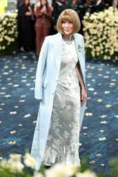 Anna Wintour’s Timeless Presence at Met Gala 2025