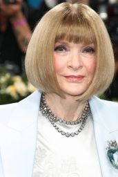 Anna Wintour’s Timeless Presence at Met Gala 2025