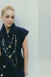 AnnaSophia Robb Behind The Blinds
