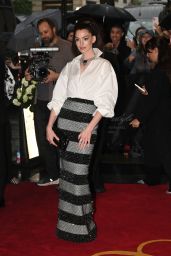 Anne Hathaway’s Striking Striped Look at the 2025 Met Gala