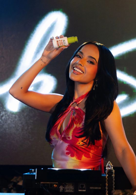 Becky G Elevates Garnier Fructis Serum Campaign