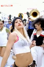 Behind the Scenes: Gwen Stefani